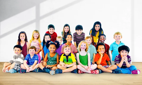 Adorabili bambini sorridenti — Foto Stock