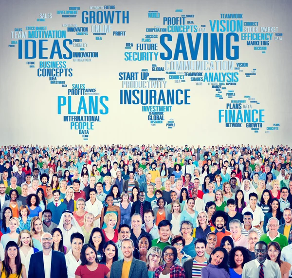 Diversas personas y concepto de seguro de ahorro — Foto de Stock