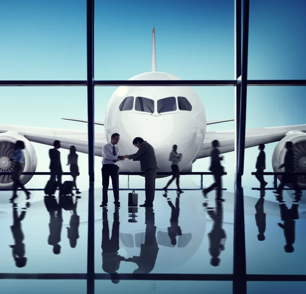 Gente de negocios que viaja en Aeropuerto —  Fotos de Stock