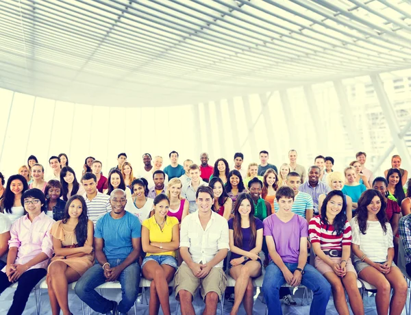 Glückliche Menschen zusammen — Stockfoto