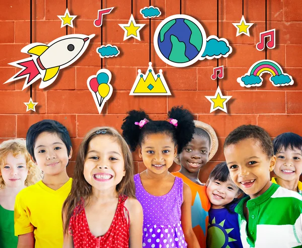 Carino diversi bambini sorridenti — Foto Stock