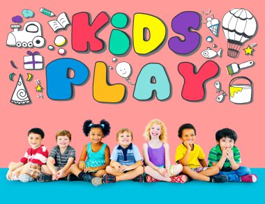 Çeşitlilik çocuk birlikte oturan