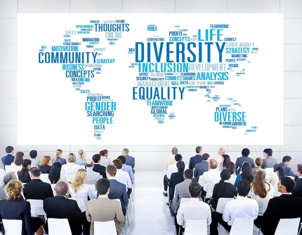 Persone al seminario sulla diversità etnicità — Foto Stock