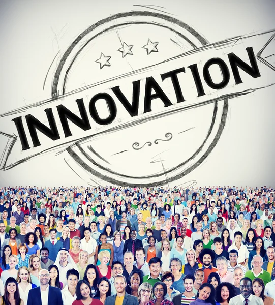 Persone diverse e concetto di innovazione — Foto Stock