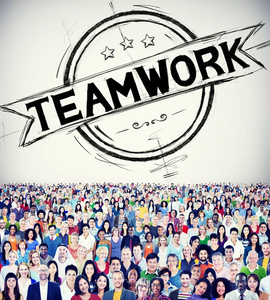 Personas diversas y trabajo en equipo — Foto de Stock
