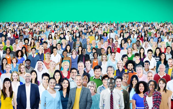 Sokrétű soknemzetiségű vidám emberek — Stock Fotó