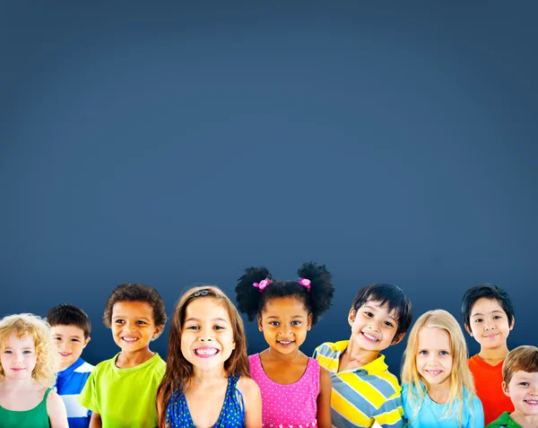 Bonito diversas crianças sorrindo — Fotografia de Stock