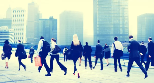 Business människor gå på city — Stockfoto