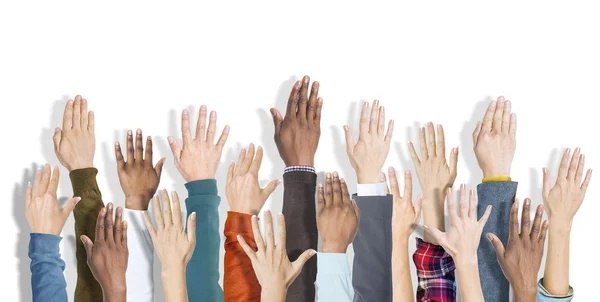 Groep van handen aan de orde gesteld en achtergrond — Stockfoto