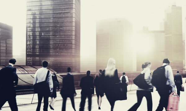 Деловые люди Гуляющие по городу
