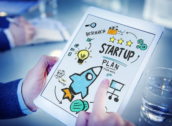 Start Up Business Lanzamiento exitoso Concepto de navegación de dispositivos — Foto de Stock