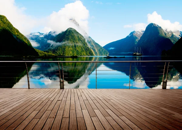 Milford sound Nieuw-Zeeland reis bestemming concept — Stockfoto