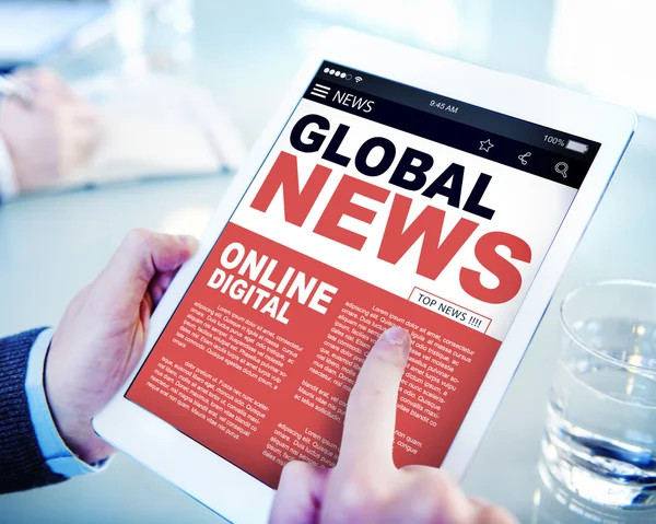 Цифровая онлайн-трансляция глобальных новостей — стоковое фото