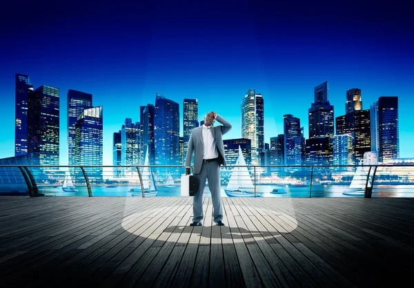 Businessman waiting in the city — Stock Photo, Image