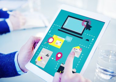 Dijital aygıt bilgisayar internet online kavramı bağlanma