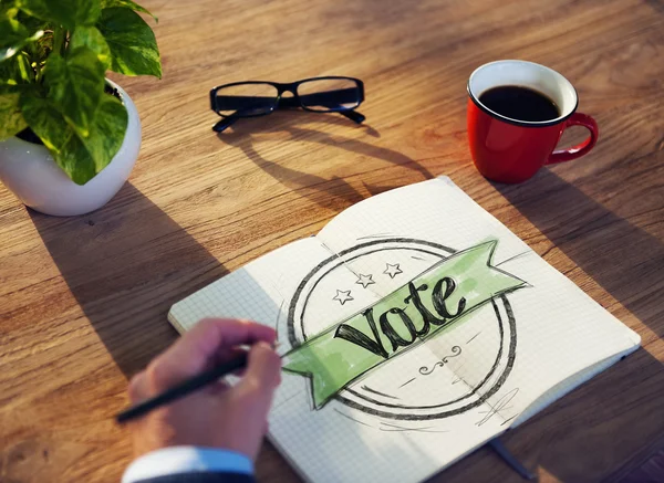 Hombre con bloc de notas y concepto de voto — Foto de Stock