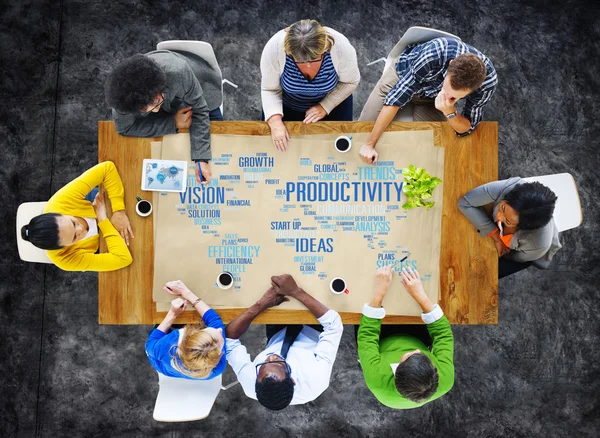 Business-Team und globale Produktivitätsstrategie — Stockfoto