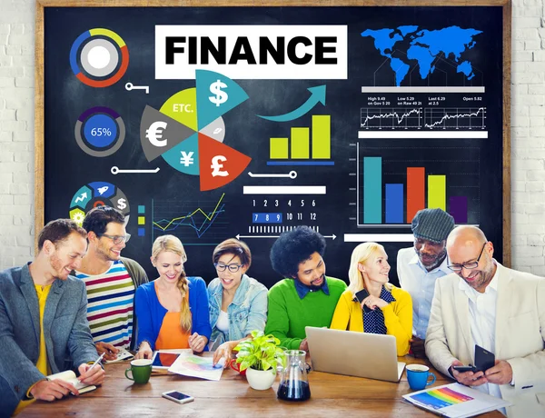 Grupp av människor och finance diagram — Stockfoto