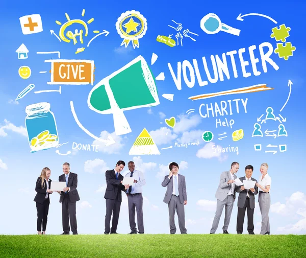 Menschen und ehrenamtliches Charity-Konzept — Stockfoto