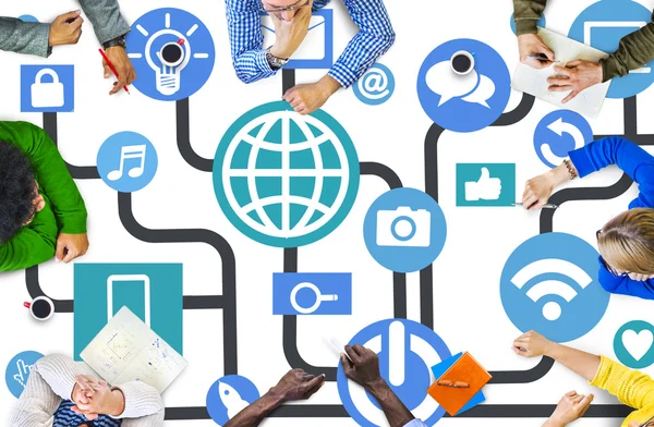 Group of people and Global Social Media Networking — Stock Photo, Image