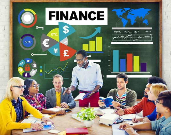 Grupp av människor och finance diagram — Stockfoto