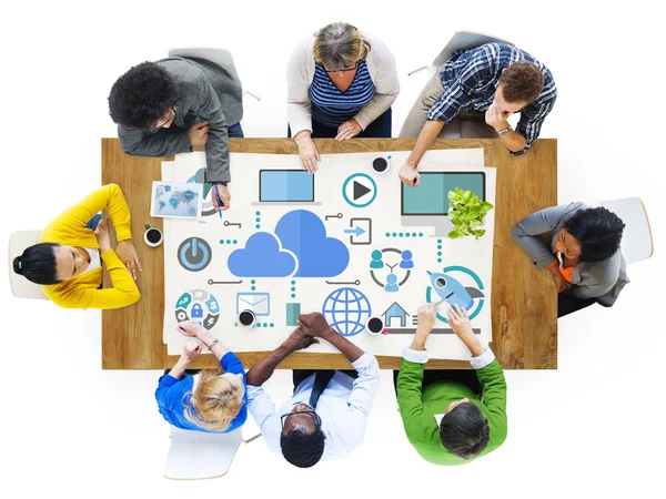 Brainstorming Sharing Online Global Communication Cloud — 图库照片
