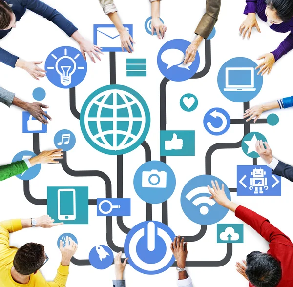 Group of people and Global Social Media Networking — Stockfoto