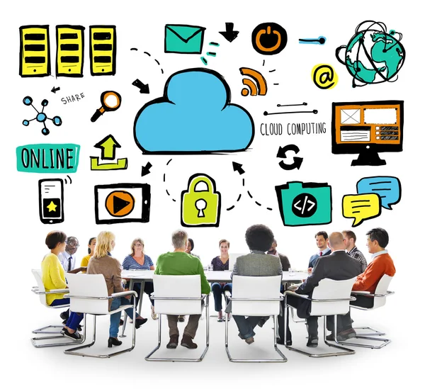 Groep van mensen en cloud computing informatie concept — Stockfoto