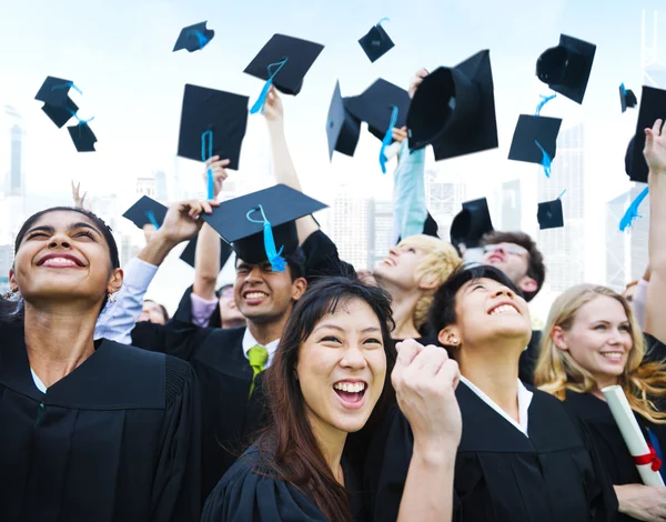 Estudiantes Celebración Concepto de Graduación — Foto de Stock