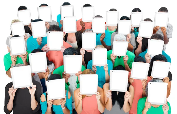 Diversidad de personas cubriendo caras por tabletas digitales — Foto de Stock