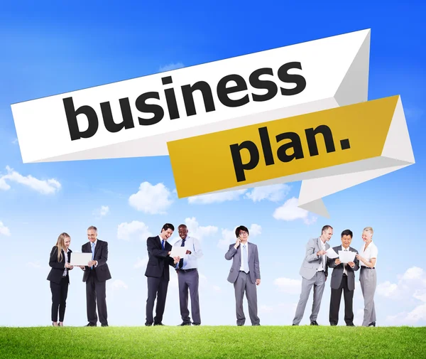 Groep van mensen en business plan — Stockfoto