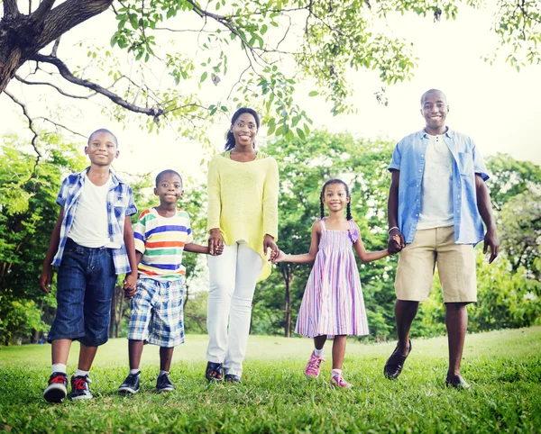 Ritratto di una felice famiglia africana — Foto Stock