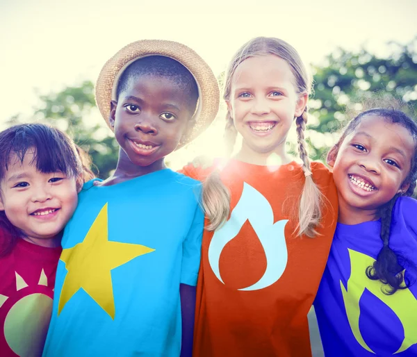 Diversiteit kinderen vriendschap — Stockfoto