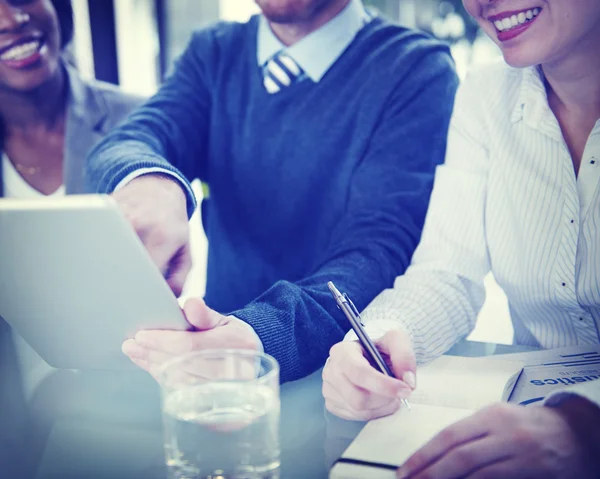 Gruppe von Personen in einem Meeting — Stockfoto