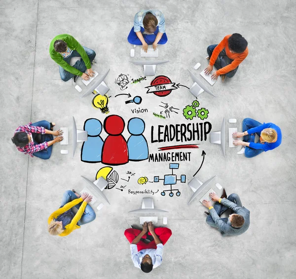 Mångfald grupp med människor och ledarskap management kommunikation — Stockfoto