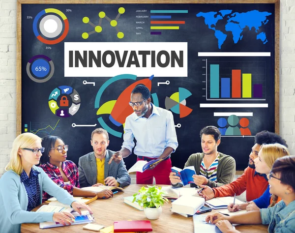 Gruppe von Menschen und Kreativität Innovationskonzept — Stockfoto