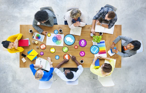 Conceito de reunião de brainstorming de equipe de pessoas — Fotografia de Stock