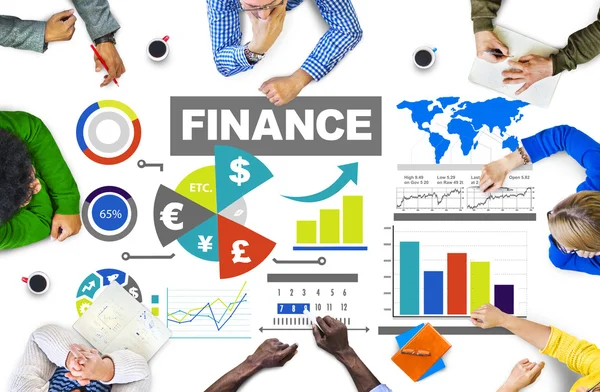 Grupp av människor och finance diagram — Stockfoto