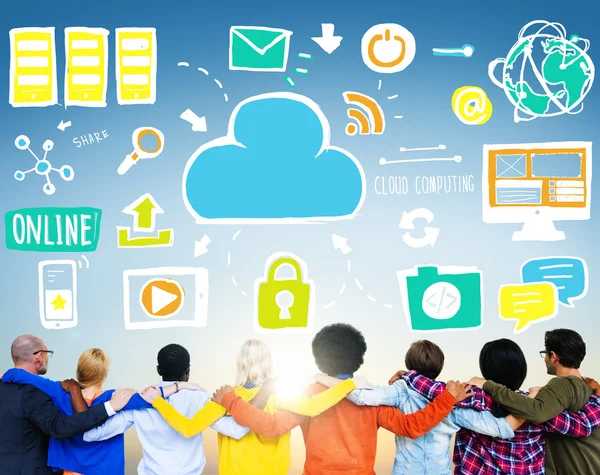 Gruppo di persone e concetto di informazione sul cloud computing — Foto Stock