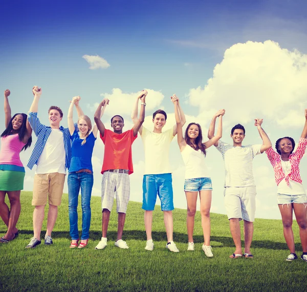 Grupo de Amigos Ganando el Concepto de Victoria — Foto de Stock