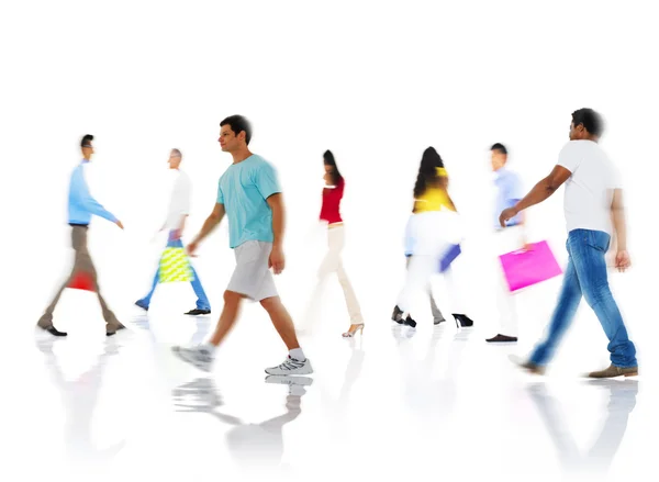 Diversiteit mensen lopen — Stockfoto