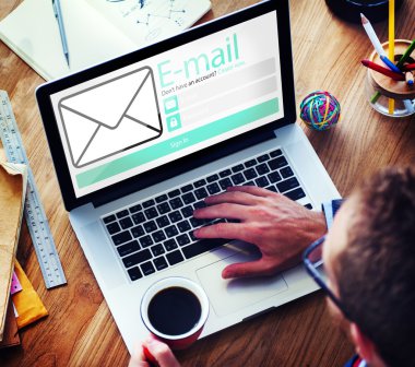 E-posta çevrimiçi mesajlaşma kavramı