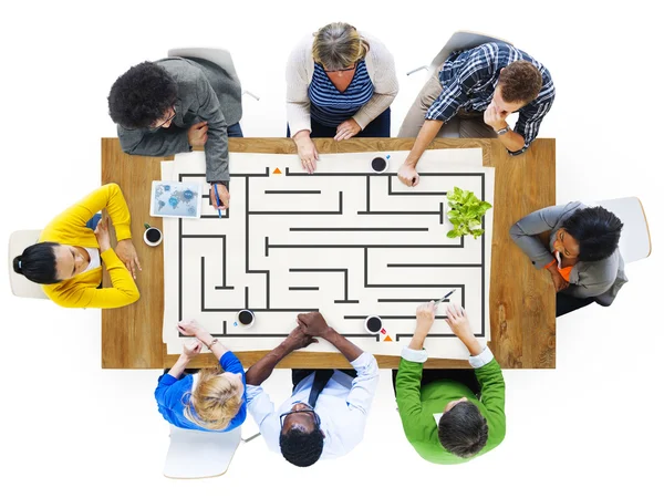 Maze direction searching concept — Stock Photo, Image