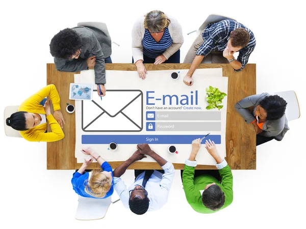 Έννοια σε απευθείας σύνδεση μηνυμάτων ηλεκτρονικού ταχυδρομείου — Φωτογραφία Αρχείου