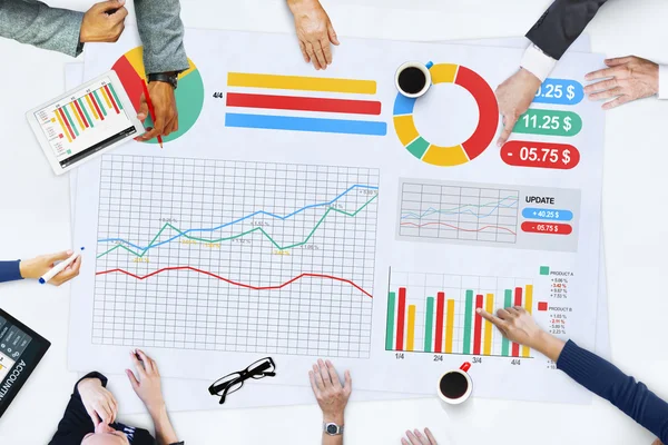 Lidé a statistiky debaty koncept — Stock fotografie