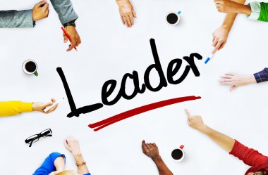 insanlar lider hakkında tartışıyor