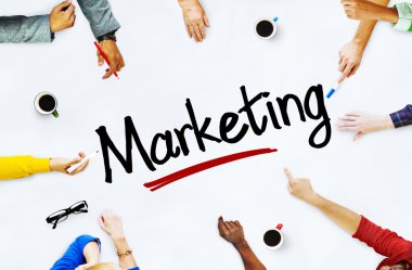 insanlar pazarlama hakkında tartışıyor