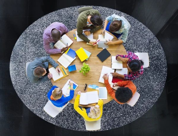 Diversiteit mensen brainstormen discussie Concept — Stockfoto