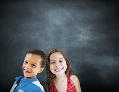 Blackboard gülümseyen çocuklar