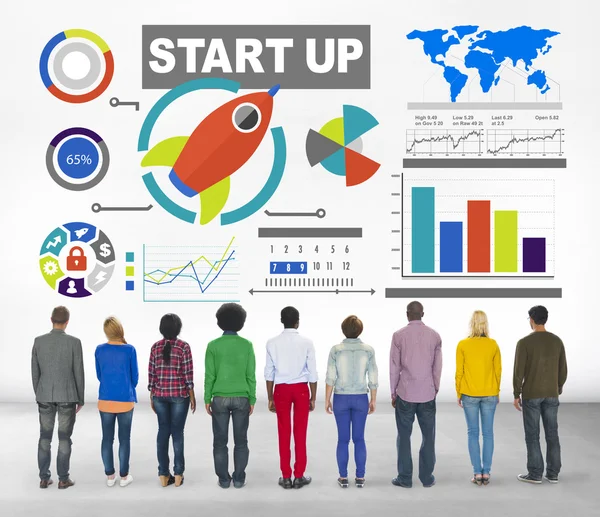 Diversiteit mensen en start-up discussie werken — Stockfoto